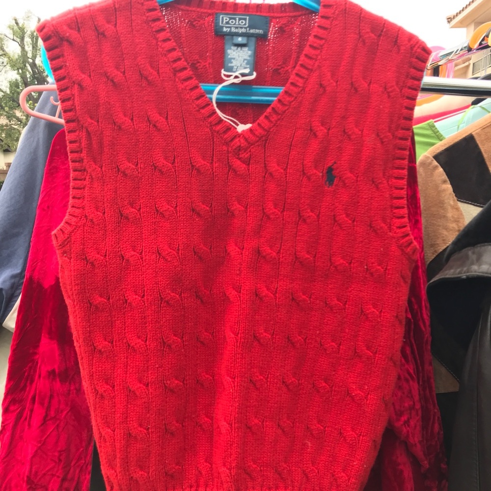 Sleevless boys top